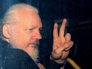  جوليان أسانج مؤسس موقع ويكيليكس