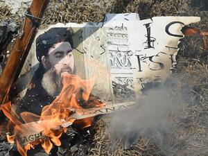 العثور على 7 جثث بينها جثث طفل و3 نساء في موقع استهداف البغدادي في إدلب السورية