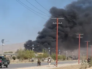 انفجار شاحنة مفخخة تبنته حركة طالبان قرب مركز للشرطة الأفغانية