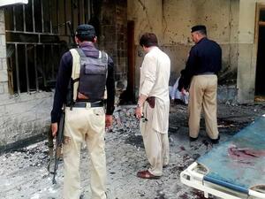مقتل ستة أشخاص بينهم اثنان من أفراد الشرطة في اعتداء نفذته الأحد انتحارية في شمال غرب باكستان
