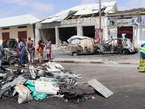 تفجير سيارة مفخخة قرب البرلمان تبنته حركة الشباب الإسلامية