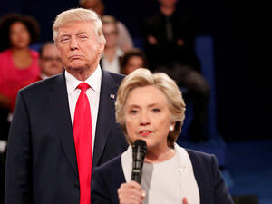 الرئيس الأمريكي، دونالد ترامب، ينتقد وزيرة الخارجية السابقة، هيلاري كلينتون
