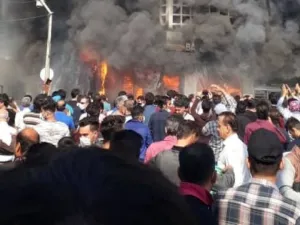 موجة احتجاجات عنيفة في طهران