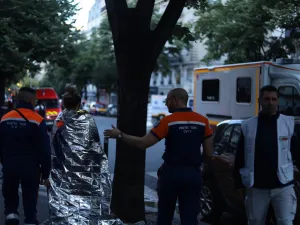 حريق اندلع في مبنى سكني وسط العاصمة الفرنسية باريس