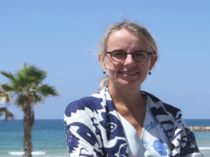 سفيرة فرنسا لدى تل أبيب هيلين لو غال