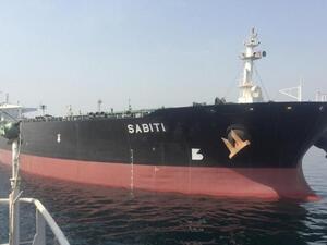 استهداف ناقلة نفط إيرانية في البحر الأحمر