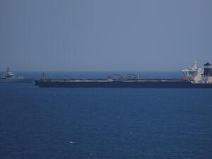 البحرية الملكية البريطانية تحتجز ناقلة نفط إيرانية عملاقة في جبل طارق