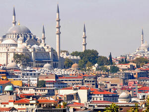 ترحيل أكثر من 40 ألف لاجئ سوري من اسطنبول إلى المخيمات