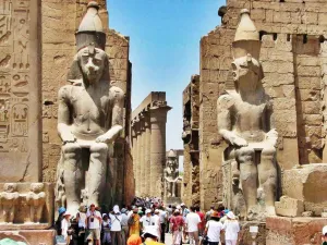 "توماس كوك" ألغت نحو 25 ألف حجز حتى أبريل 2020 في مصر
