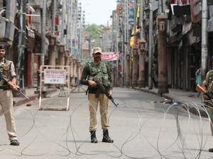 تطالب كل من الهند وباكستان بالسيادة على كامل المنطقة الجبلية في كشمير