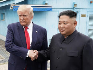  ترامب أول رئيس أمريكي تطأ قدماه كوريا الشمالية