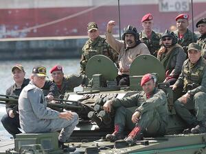 الرئيس الفنزويلي، نيكولاس مادورو بين الجنود