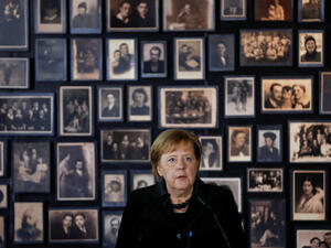 المستشارة الألمانية أنغيلا ميركل في معسكر الموت السابق أوشفيتز-بيركيناو