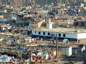 أكثر من 100 ألف أسرة لا تزال تعيش في أكواخ بأحياء فقيرة