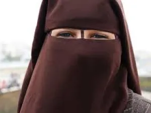  حظر النقاب (البرقع) في هولندا يدخل حيز التنفيذ بعد نحو 14 عاما من النقاش.