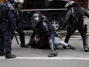 إجراءات أمنية مشددة شملت نشر أكثر من 60 ألف عنصر أمن لمواجهة ما وصف بـ"السبت الأسود"