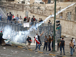  إخراج 12 جثة محترقة من داخل مبنى محافظة الديوانية ومقار الأحزاب المحترقة