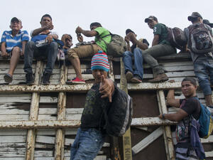 المكسيك تعهدت باتخاذ إجراءات لكبح تدفق المهاجرين من دول وسط أمريكا