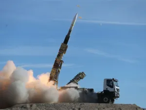 سفن القوات الأجنبية في الخليج في مرمى الصواريخ الإيرانية