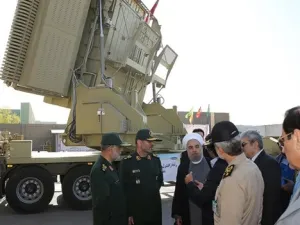  روحاني خلال مراسم إزاحة الستار عن منظومة "باور- 373" الصاروخية للدفاع الجوي