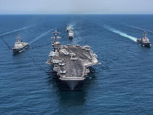 حاملة طائرات أمريكية