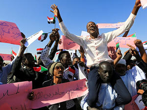 مسيرات “العدالة أولًا” دعت إليها “قوى الحرية والتغيير”، بمدينتي الخرطوم ومدني