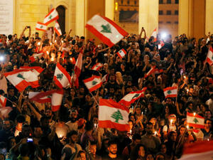 متظاهرون في لبنان