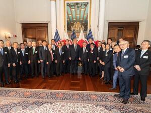  ترامب أول رئيس دولة أجنبية يلتقي امبراطور اليابان الجديد ناروهيتو