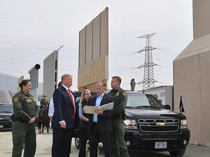 منع إدارة ترامب من اقتطاع 2.5 مليار دولار، لمصلحة بناء أجزاء من الجدار الحدودي مع المكسيك