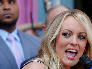  الممثلة الإباحية ستورمي دانيالز