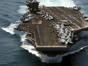 حاملة طائرات أمريكية