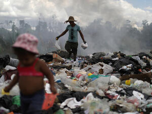 العقوبات الأمريكية تعيق وصول الفنزويليين إلى المواد الأساسية