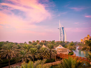 ألعاب ناريّة وعروض ترفيهيّة وأشهى مذاقات الشوكولاتة