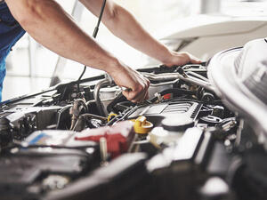 Kuwait Car Mechanics Struggle Amid Pandemic