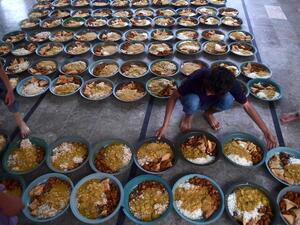 In Pictures: Muslims Around the World Break Ramadan Fast With Iftar Meals