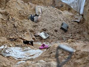 Ukrainian Officials Report Evidence of Mass Graves Outside Mariupol