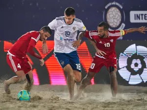 أبيض الشواطئ يتقدم المنتخبات في بطولة كأس القارات على شاطئ كايت بيتش