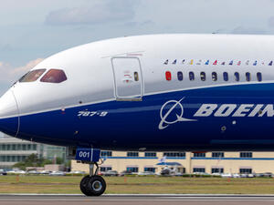Boeing Cuts 787 Dreamliner Production, Deliveries Due to New Defect