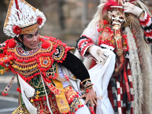 لو يانج الفائزة بمبادرة BMW Art Journey تكمل المرحلة الأولى من جولتها إلى بالي في إندونيسيا