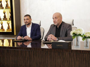 ينمو أسطول نيرفانا للسفر والسياحة الفاخر مع عشر سيارات مرسيدس-بنز الفئة- S من شركة الإمارات للسيارات