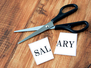 Can Employers in UAE Deduct from Employees' Leave Salary?