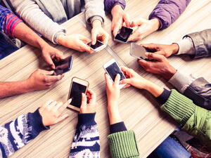 Global Smartphone Sales Plunge 20 Percent in Q2 2020