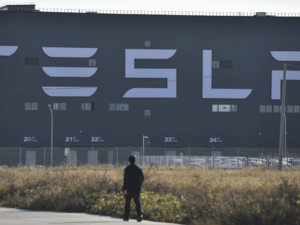 Tesla Starts Delivering Chinese-Made Model 3 Sedans for Half the Price of the US-Made