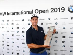 Pavan with trophy