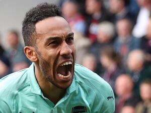 أوباميانغ يتساوى مع صلاح وماني في صدارة الهدافين