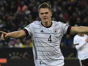 غينتر يحتفل بهدفه