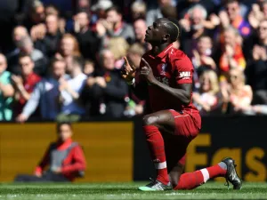 ماني يتساوى مع محمد صلاح في صدارة الهدافين برصيد 22 هدفاً لكلٍ منهما