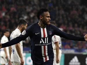 نيمار يسجل بحرفنة