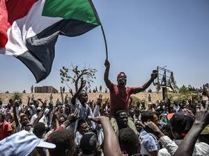 Sudanese protesters shout slogans and wave national flags during a protest outside the army headquarters in the capital Khartoum on April 22, 2019. (AFP/ File)