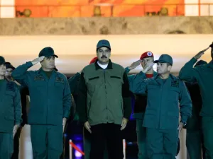 This handout picture released by Miraflores Palace press office shows Venezuela's President Nicolas Maduro (C) receiving the military salute from loyal troops at the "Fuerte Tiuna" in Caracas, Venezuela on May 2, 2019. (AFP)